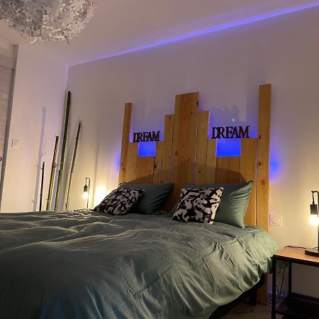 Reve De Panda Avec Sauna Et Jacuzzi Privatif Abrest Exterior foto